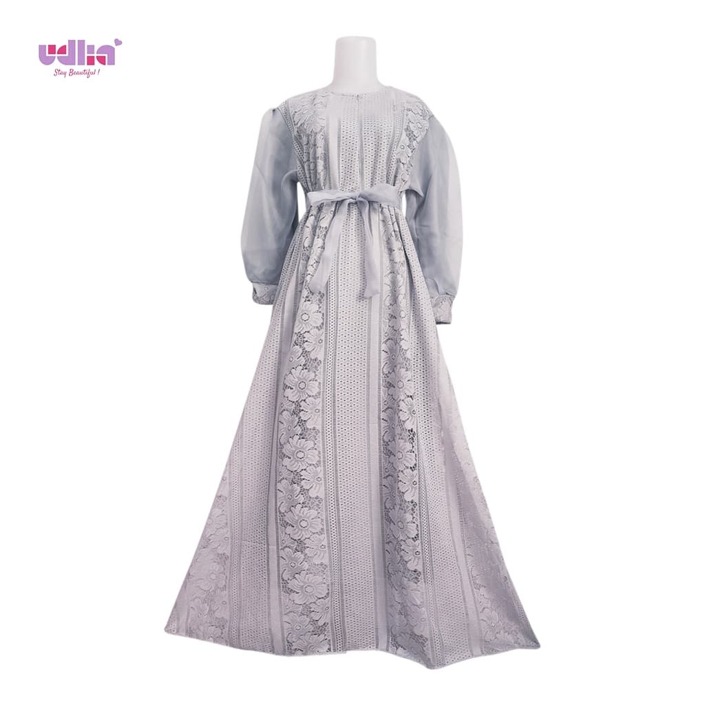 Sophisticated Evening Gown with Details 4