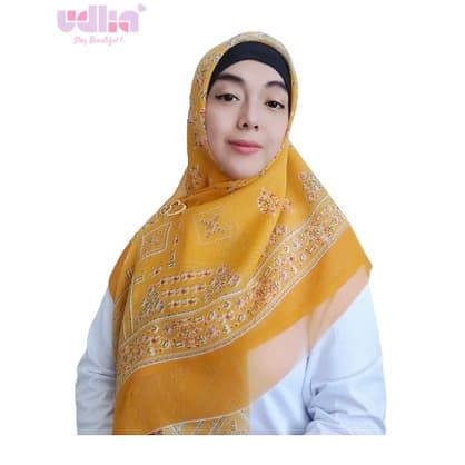 Elegant Abaya with Detailed Embroidery 4