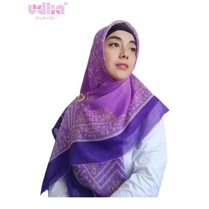 Elegant Abaya with Detailed Embroidery 6