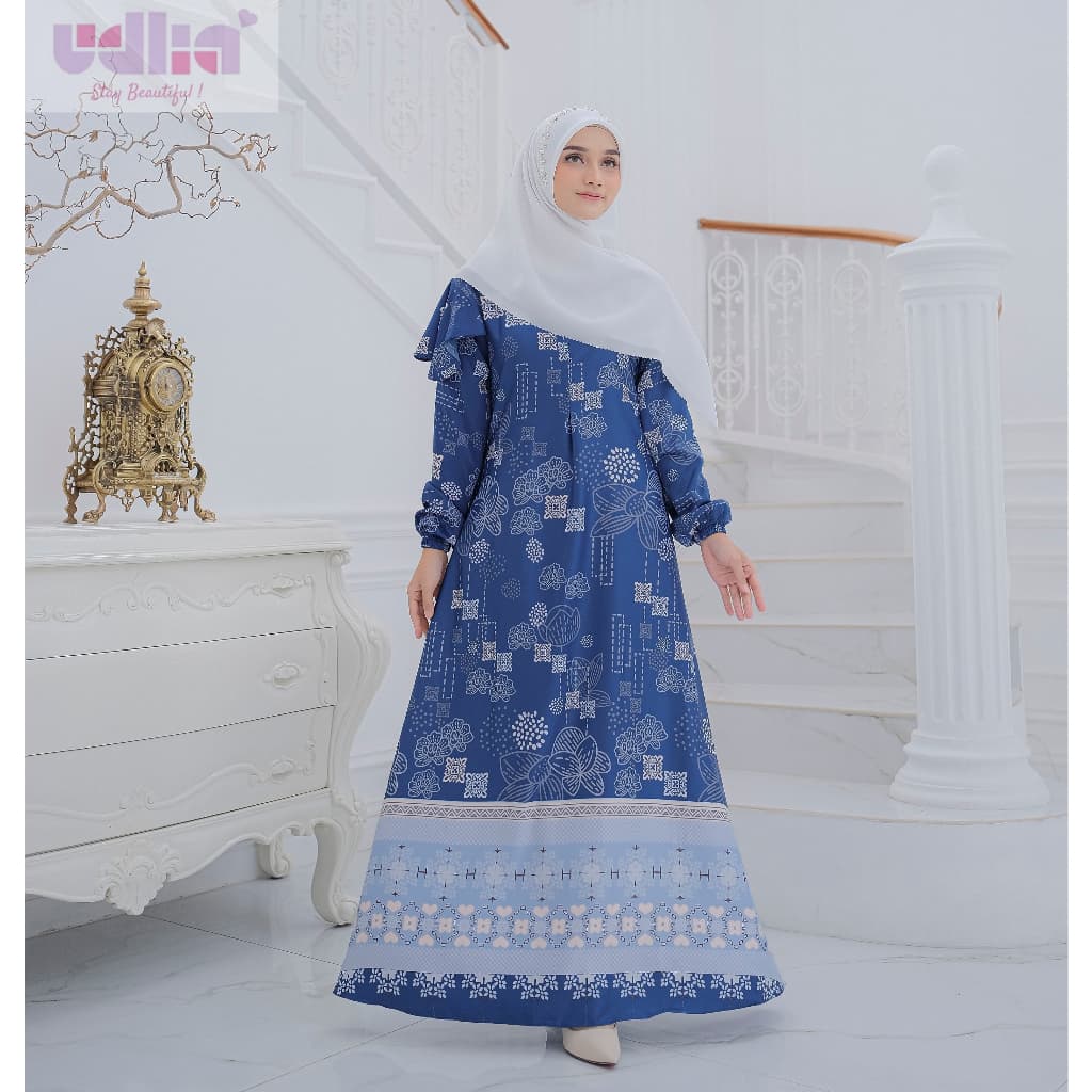 Sophisticated Evening Gown with Details 4