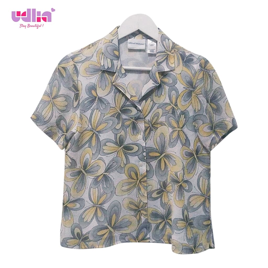 Elegant Abaya with Detailed Embroidery 3