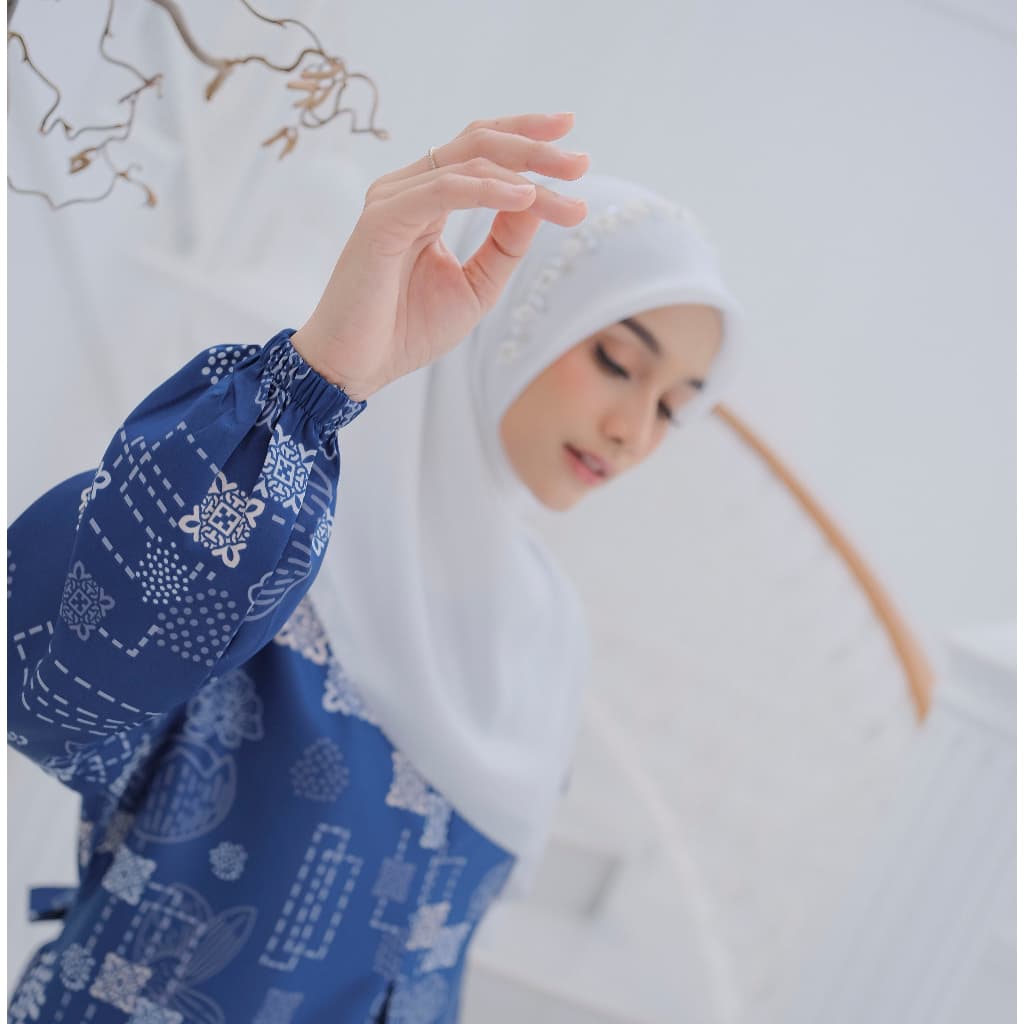 Stylish Modest Dress with Contemporary Design 9