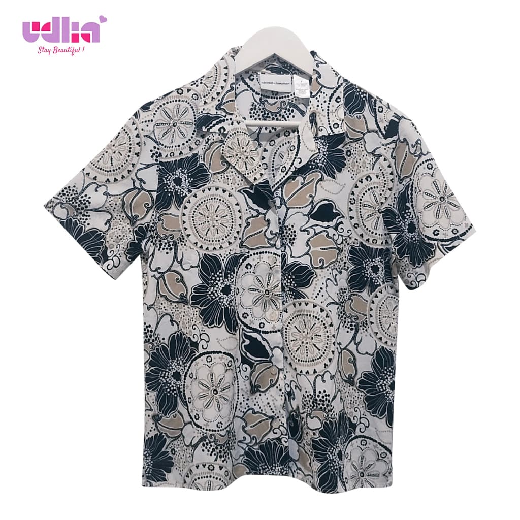 Elegant Abaya with Detailed Embroidery 6