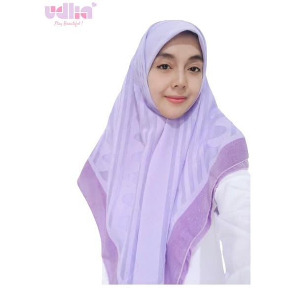 Sophisticated Evening Gown with Details 3