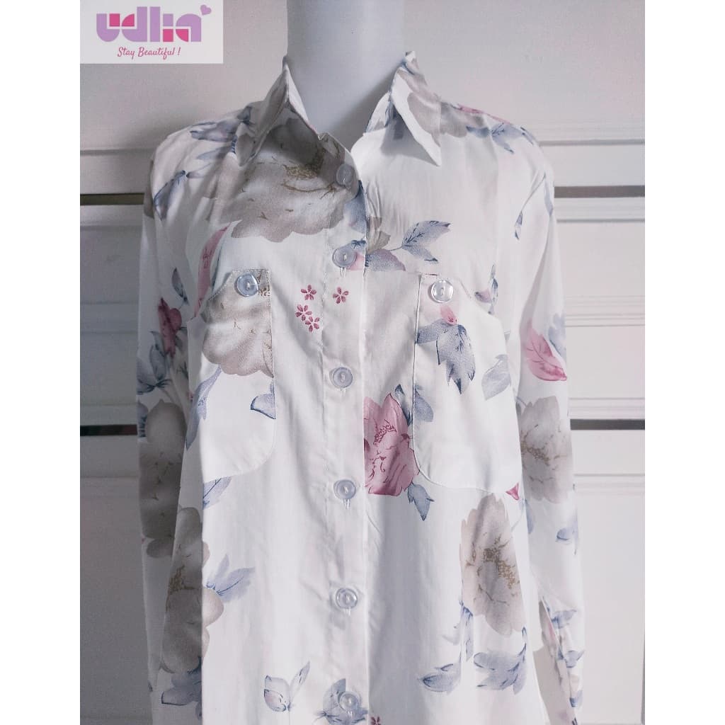 Elegant Modest Jacket with Fine Details 3