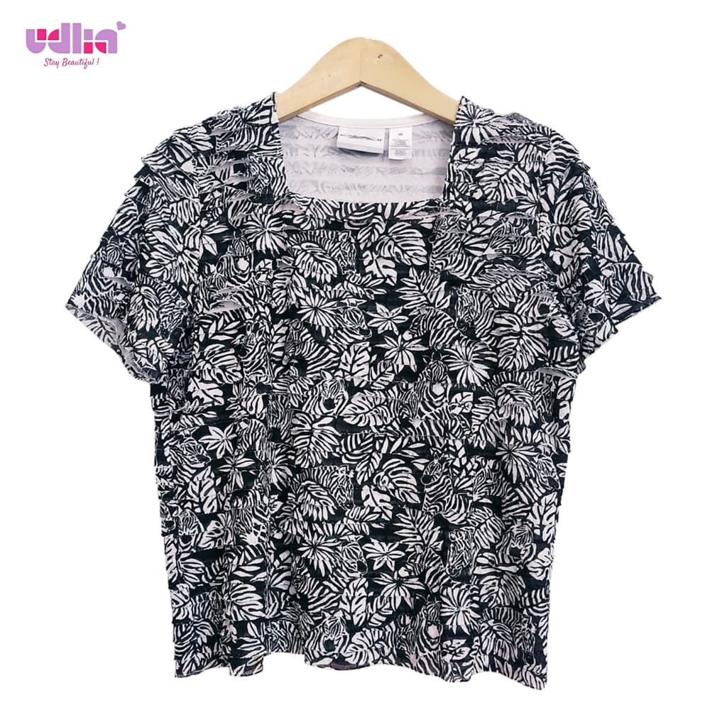 Sophisticated Evening Gown with Details 13