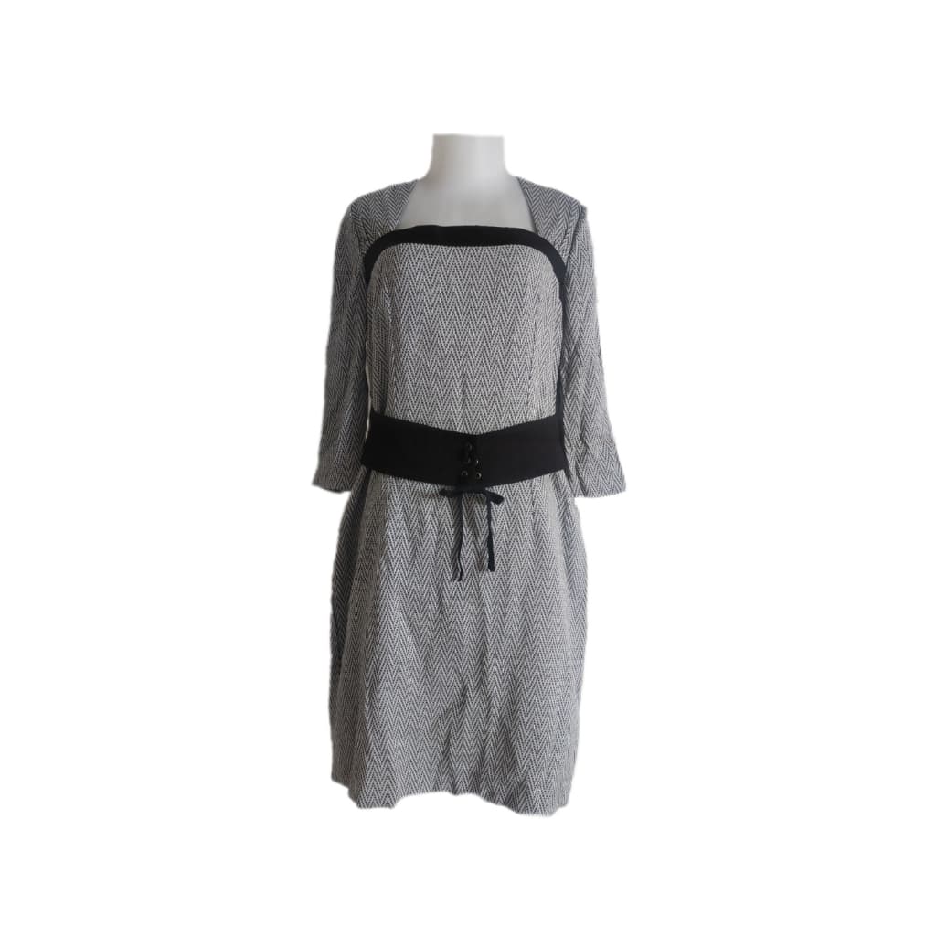 Elegant Abaya with Detailed Embroidery 6