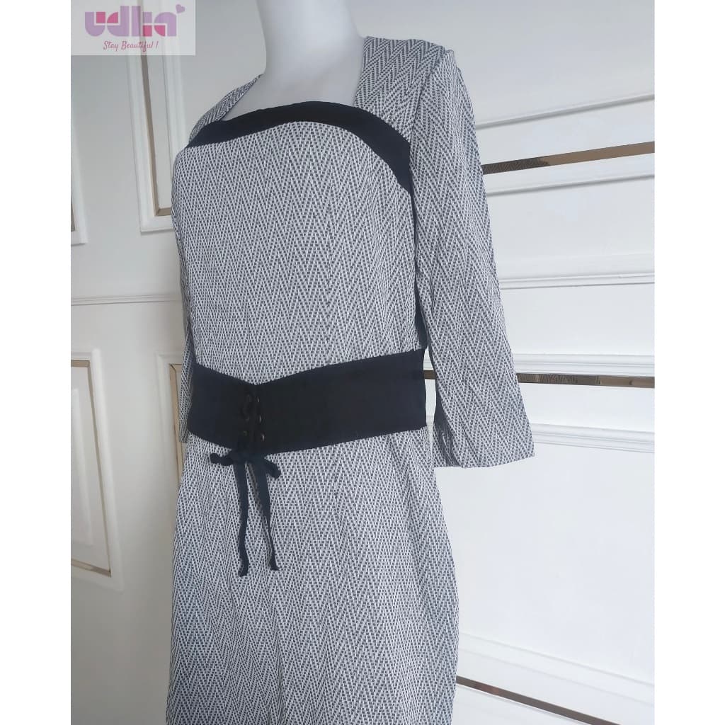 Elegant Abaya with Detailed Embroidery 2