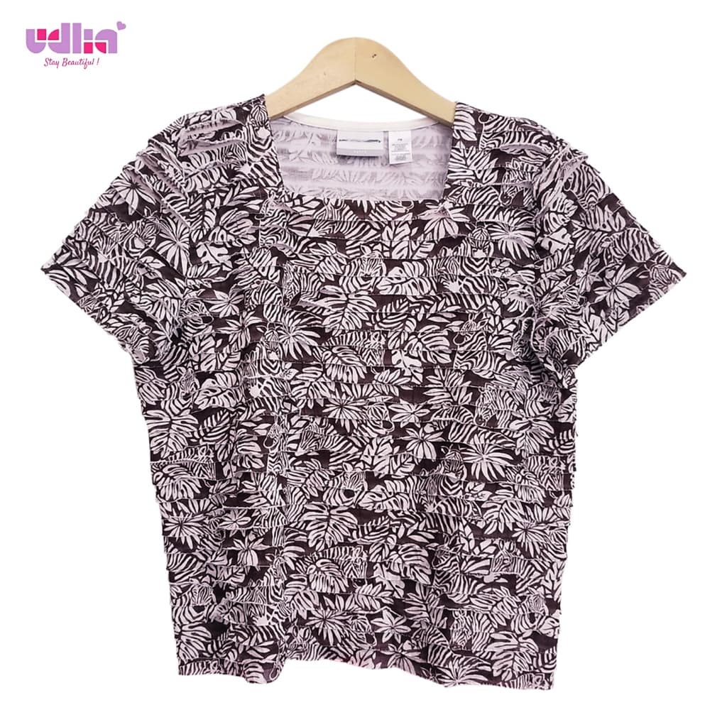 Sophisticated Evening Gown with Details 12