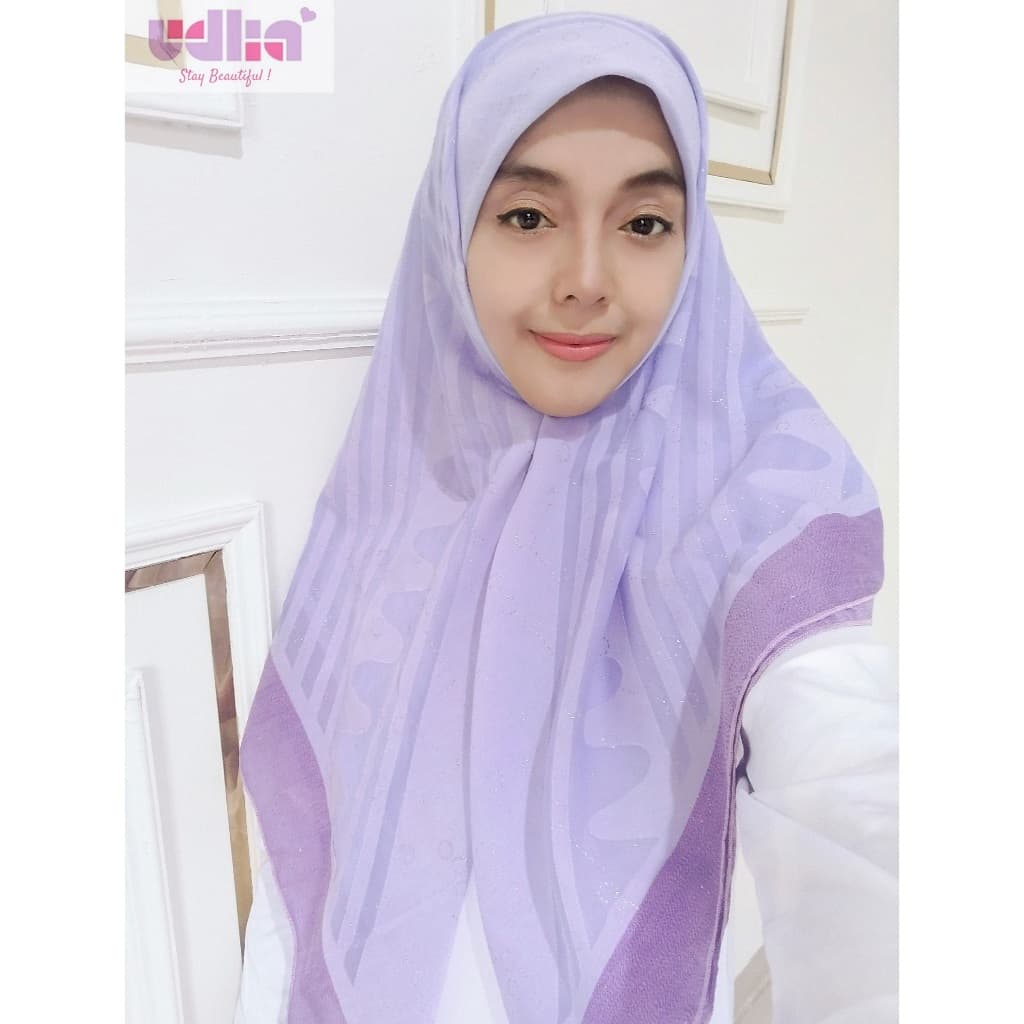 Sophisticated Evening Gown with Details 4