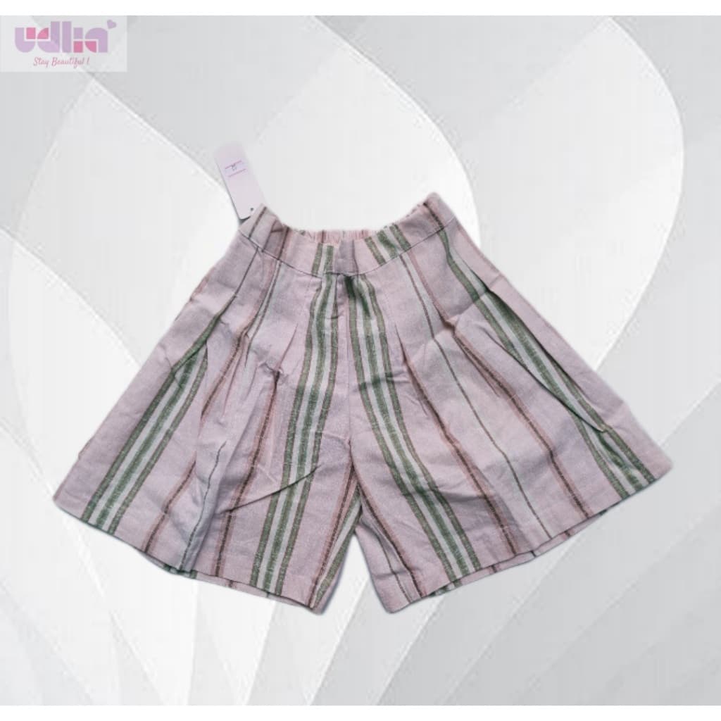 Elegant Modest Jacket with Fine Details 5