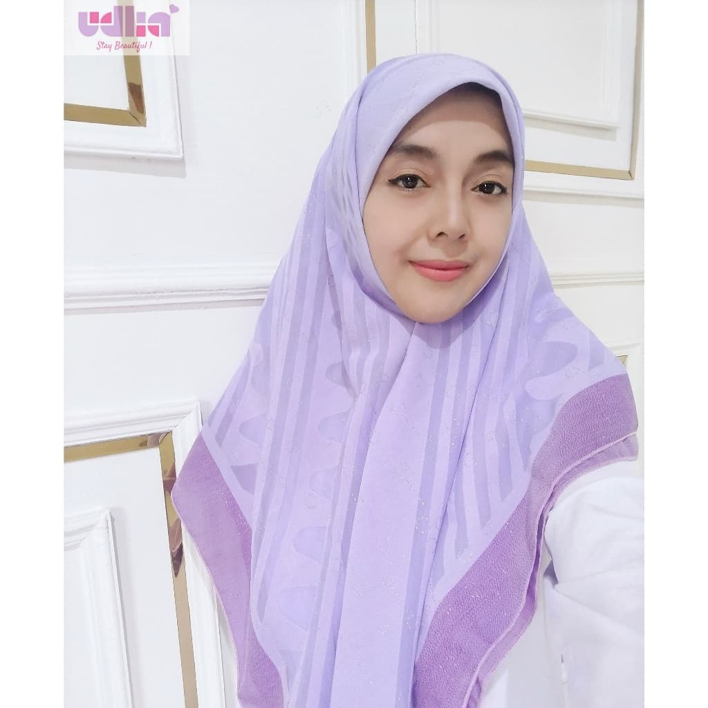 Sophisticated Evening Gown with Details 6