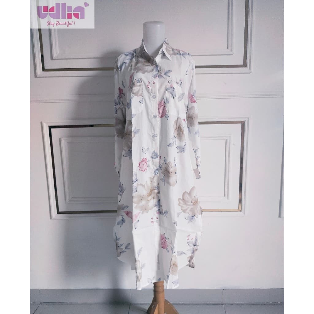 Elegant Modest Jacket with Fine Details 2