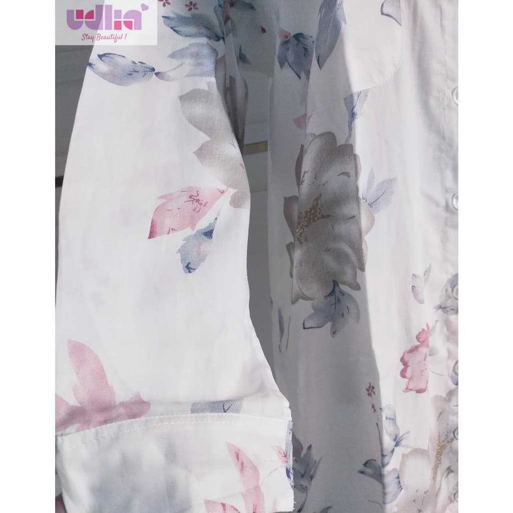 Elegant Modest Jacket with Fine Details 4