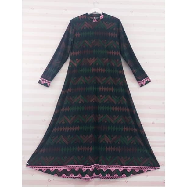 Classic Modest Maxi Dress with Style 4