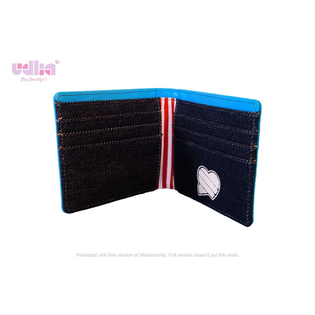 Sophisticated Evening Gown with Details 3