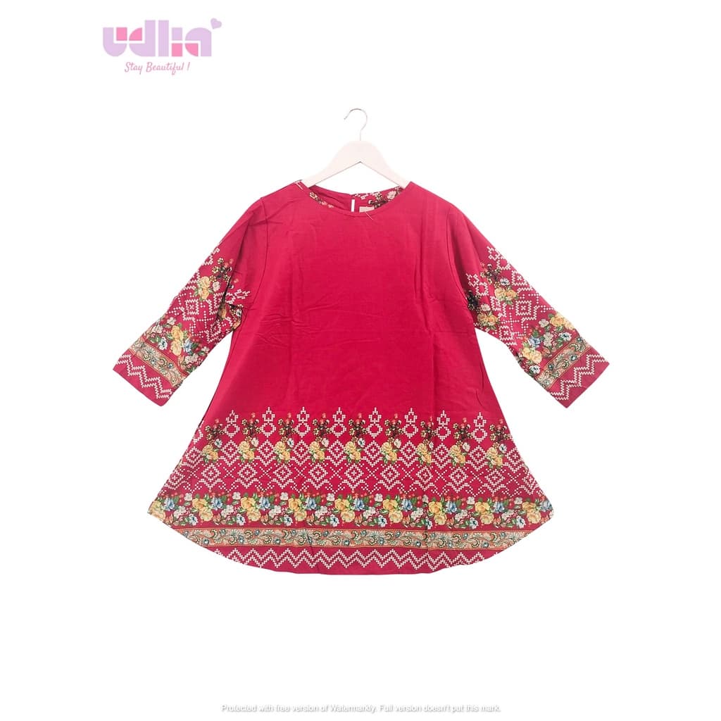 Sophisticated Evening Gown with Details 3