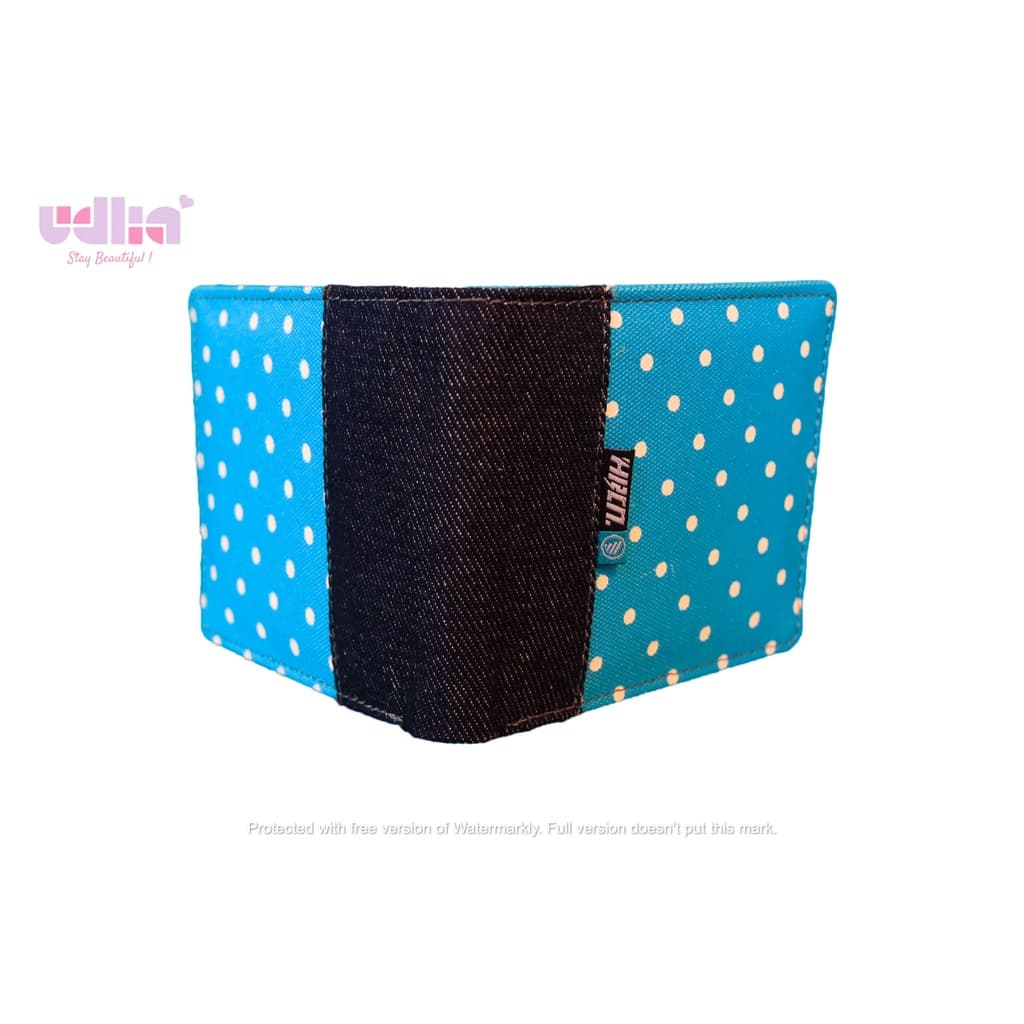 Sophisticated Evening Gown with Details 4