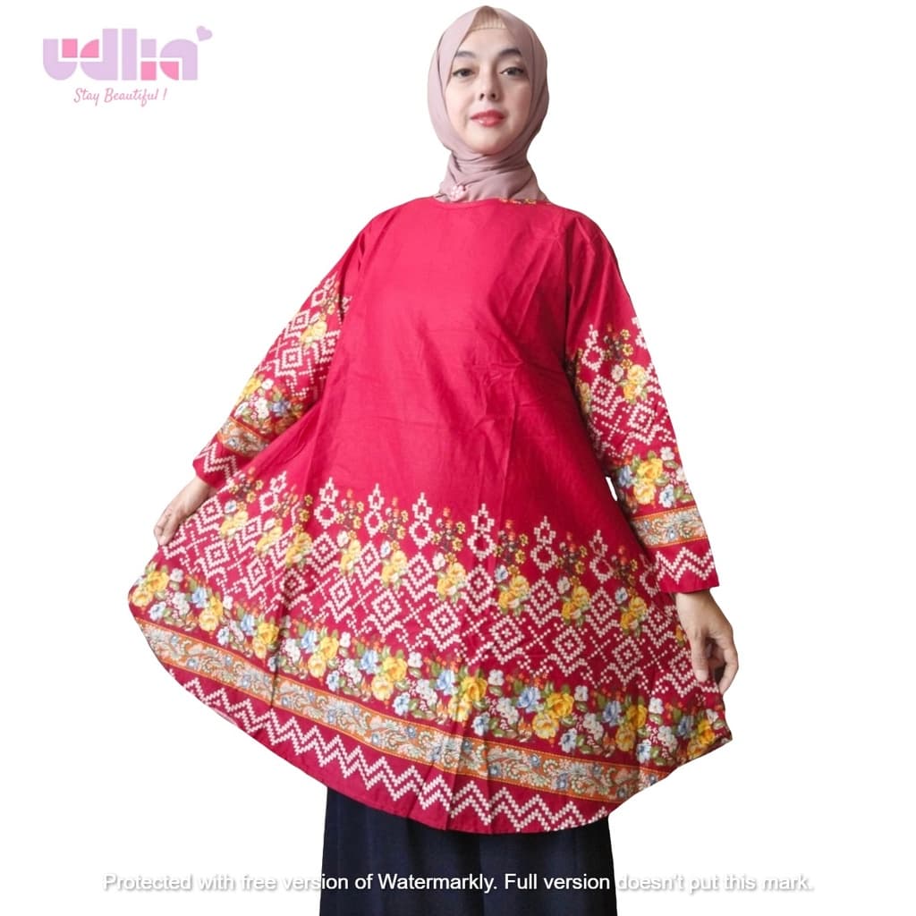 Sophisticated Evening Gown with Details 1